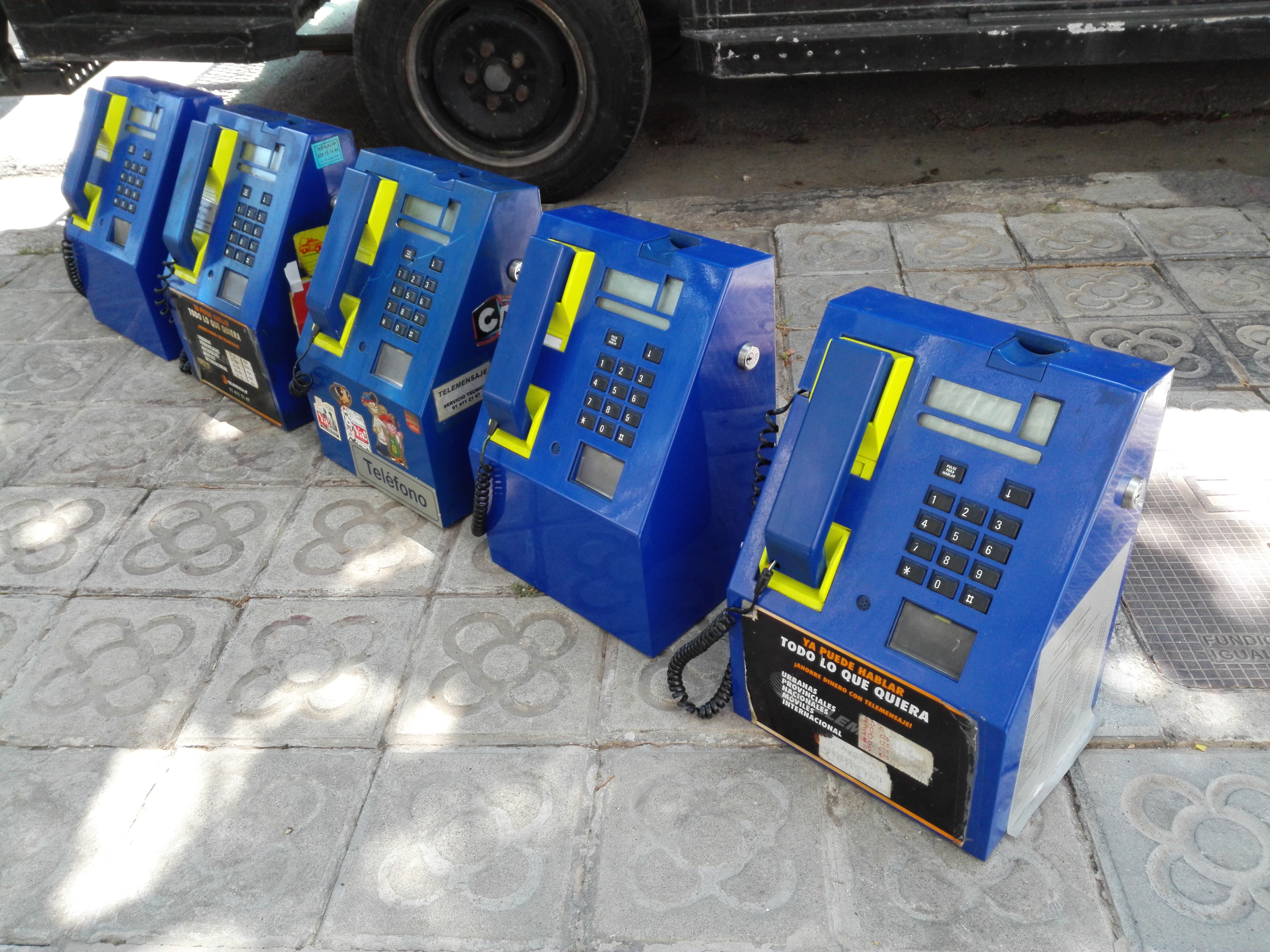 telefono publico+carcasa metal plastico 34.5x24.5x20.5(30eu.) 5u